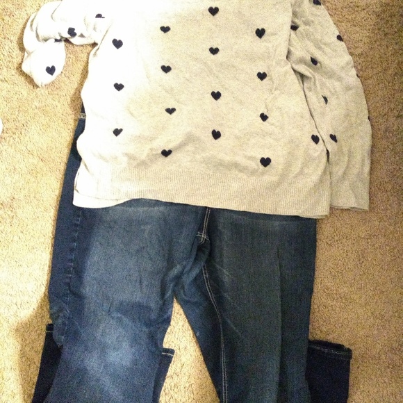 Bundle clothes...two Maurice's Jeans and 3 shirts - Picture 6 of 6